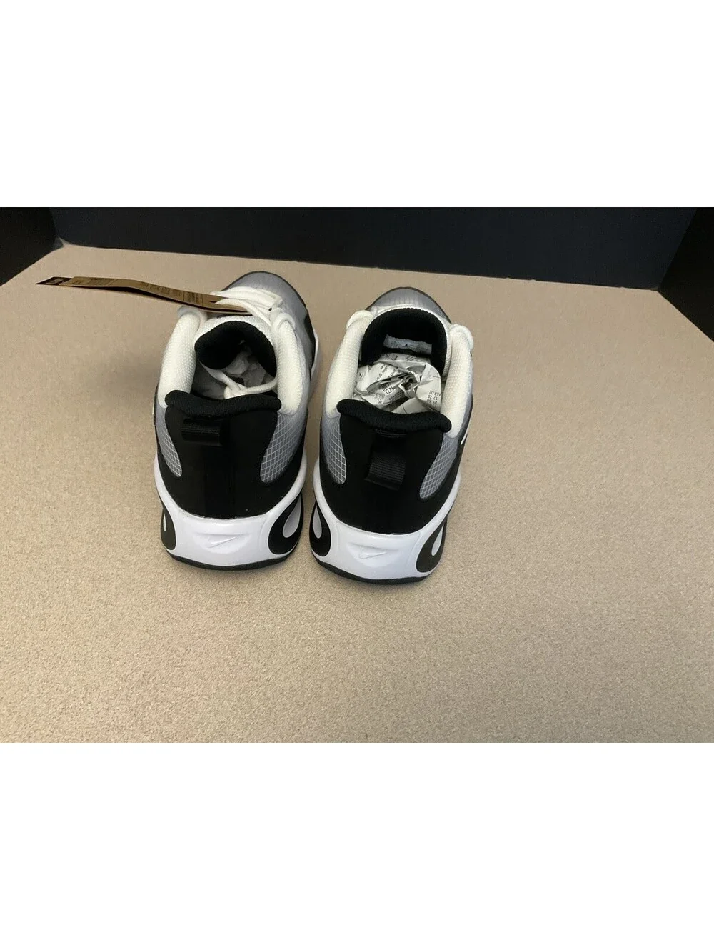 New! Youth’s Boys Nike Air Max Nova GS Athletic Shoes. Size 6Y. Awesome Shoes!